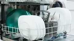  Štyri kuchynské predmety, ktoré by sa nemali umývať v umývačke riadu.