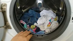 Číslo „7 kg“ na práčke označuje hmotnosť suchého alebo mokrého prádla: ako vypočítať náplň