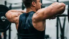 Najlepšie cviky na ramená, ktoré vám vytvoria postavu v tvare písmena V